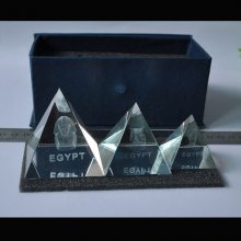 苏州水晶奖杯制作，水晶金字塔纪念品，年度***个人奖牌， 金字塔水晶礼品