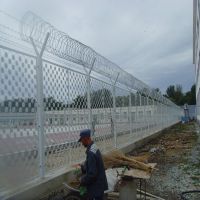 Y型钢网墙护栏网 铁丝网围栏网 防攀爬隔离 刀片护栏 看守所框架围栏