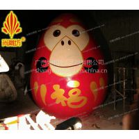 中国***雕塑公司尚雕坊定制玻璃钢卡通猴子鸡蛋造型猴年吉祥H300cm卡通摆件
