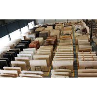 �����Ƶ��̳�����װ�����������´���ʯ����ǽ�ذ���ǽϴ�ֳ�̨��