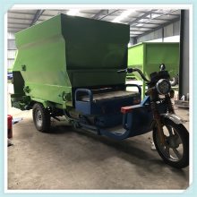 公司采购牛场柴油撒料车 节能型电动喂料车 牛羊饲料撒料车价格