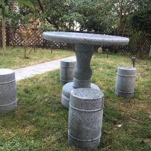 邵阳市哪里有户外大理石石桌石凳直径1米石头圆桌四个石鼓凳子庭院圆石桌