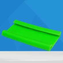 聚乙烯护栏垫条输送滑条加工 高分子量PE链条导轨厂家