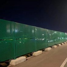 定制3米/4米/5米高冲孔板围挡 穿孔烤漆围蔽白色挡板