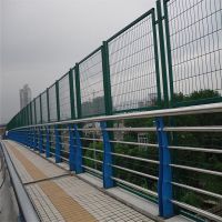桥梁防护围栏网 刺铁丝网隔离栅 绿色圈地护栏网