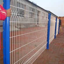 艾瑞三角折弯围栏网美观颜色多 桃型立柱镀锌喷塑围栏网