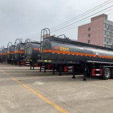 特运牌钢衬塑槽罐车，29立方8类腐蚀性液体罐车