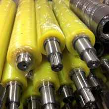 河北洪扬高强度聚氨酯胶辊 耐磨聚氨酯包胶辊筒 PU耐磨包胶轴