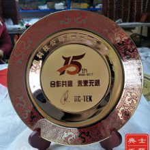 单位十周年纪念盘，纯铜镀金礼品，十年老员工奖牌制作，沈阳定制金属礼品的厂家