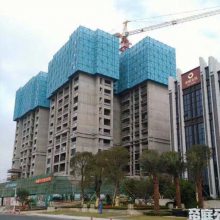 锦州冲孔网防护围挡 高层圆孔防坠围挡 黄色圆孔网防护爬架网