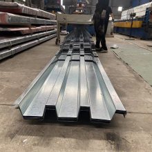 YXB75-200-600开口楼承板75代表楼承板的肋高为75mm,200代表波距为200mm,600代表有效宽度为600mm。