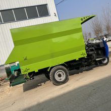 带粉碎搅拌喂料车 小型3立方撒料车 牛场饲料抛料车