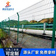 怀化笼式球场围网 泸溪喷塑篮球场围网 钢筋组装篮球场围网现货场浸塑围网