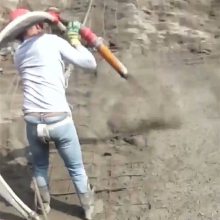 庆阳边坡绿化施工 水泥喷浆挂网锚喷 三维网护坡植草施工队