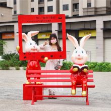 广场玻璃钢卡通IP雕塑商场DP美陈拍照打卡点公仔景观塑像