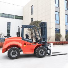 越野叉车四驱一体式内燃座驾式柴油山地搬运车