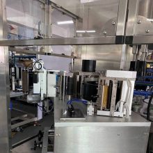 直线式热熔胶贴标机适用于OPP膜碳酸饮料矿泉水洗涤剂小瓶大桶