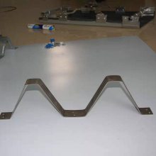 600彩钢瓦暗扣W型支架
