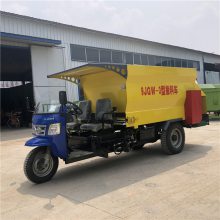 湖羊饲喂投料车 养殖颗粒精料撒料车 油电两用饲料运输车润丰