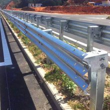 波形公路护栏板 高速两侧护栏板哪里卖 昭通直销防撞护栏板