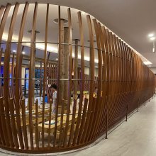 中山酒店定制隔断铝方通 2.5厚木纹铝格栅厂家 弧形铝方通装饰