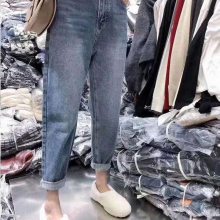 河北工厂处理大量便宜女装牛仔裤地摊尾货牛仔裤低至几元清仓库存便宜新款女装牛仔长裤