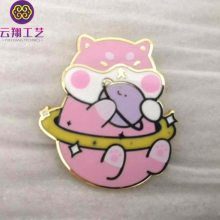 厂家定做卡通猫猫胸章 金属珐琅徽章 粉色可爱动物胸章