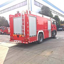 重汽8吨水罐消防车 采用国六豪沃单桥双排座底盘 应急供水洒水车