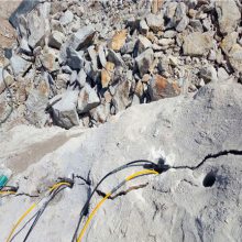 潮州机载液压劈裂机轻松劈开巨型岩石