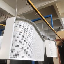 韶关宾馆定制白色冲孔铝单板 2.0厚弧形铝单板厂家