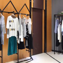 拉夏贝尔秋装广州品牌女装折扣批发走份一手货源电商平台直播进货渠道