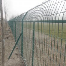 万柏林区杜儿坪街道煤源社区：巡查铁路沿线 消除安全隐患