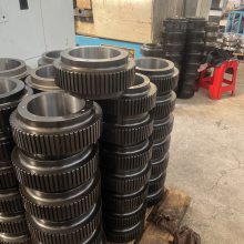 大量供应560环模压辊皮压辊盖拨料盘880压辊850颗粒机配件
