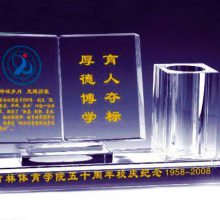 吉林五十周年校庆纪念品，学校周年庆典礼品，长春校庆纪念品定制，水晶办公笔筒摆件，水晶书模型纪念品