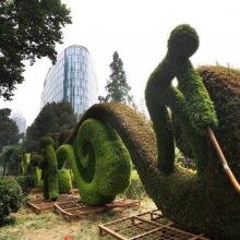 云南丽江雕塑*** ,龙、牛大型植物主题绿雕