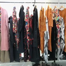 深圳高端货源女装专柜正品赫斯特2019秋冬装风衣外套广州品牌女装折扣服装批发一手货源