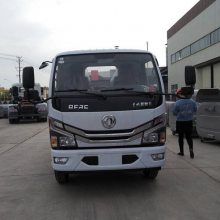 国六东风小多利卡5立方车厢可卸式垃圾车 配多个垃圾箱循环使用