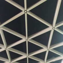 绵阳铝格栅厂家 三角形铝格栅 木纹铝格栅 葡萄架格栅吊顶