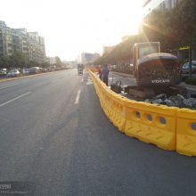 供应莱阳水马 工地隔离水马价格水马围栏-大水马-围栏厂家