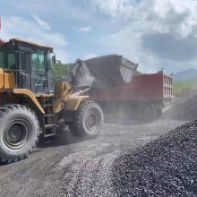 水洗石厂家供应黑石子 建筑铺路碎石 机制黑色鹅卵石 水洗石 胶粘石砾石 枯山水