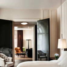 上海黄浦酒店软装：如何把外滩的霓虹缝进客房窗台？