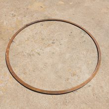 小型四八輪摩擦傳動滾筒混凝土攪拌機(jī)兩頭扁鐵鋼圈膠輪兩側(cè)擋邊環(huán)