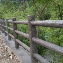 伟宏建材水泥景观工程1.6米隔离栅栏 钢筋混凝土仿木护栏