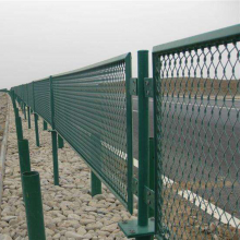 雷泰供应公路护栏 高速隔离栅 防撞能力强 衡水安平