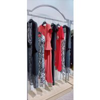 十三行服装批发市场品牌折扣女装的正品品牌折扣店门头馨姿17包芯纱大衣