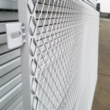 巨强钢板网护栏 菱形孔围栏 电网防护栏 支持定制