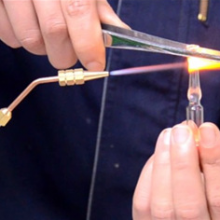 安瓿的熔封主要采用拉丝熔封法