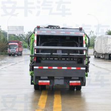 东风3吨压缩垃圾车 标配驾驶室智能控制 双液压油缸支撑