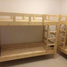 ��ӦСѧ�����д������̴�����ľ�崲���׶�԰������,���д�����ֱ������