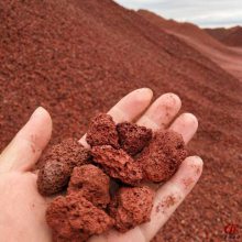 供应黑色 红色火山石 树坑美化 污水处理滤料 3-5-9毫米3-5公分